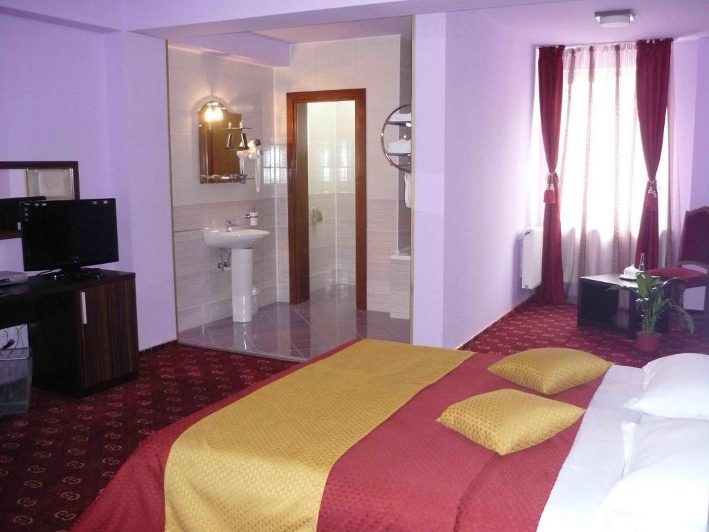 Hotel Gclub Бреаза Стая снимка