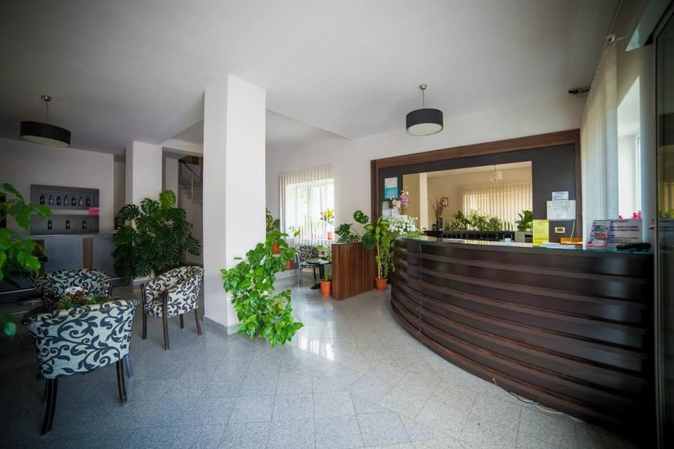 Hotel Gclub Бреаза Екстериор снимка